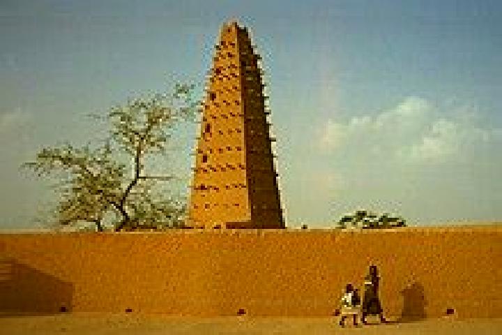 Escorts Tchirozerine, Niger — Local Companions
