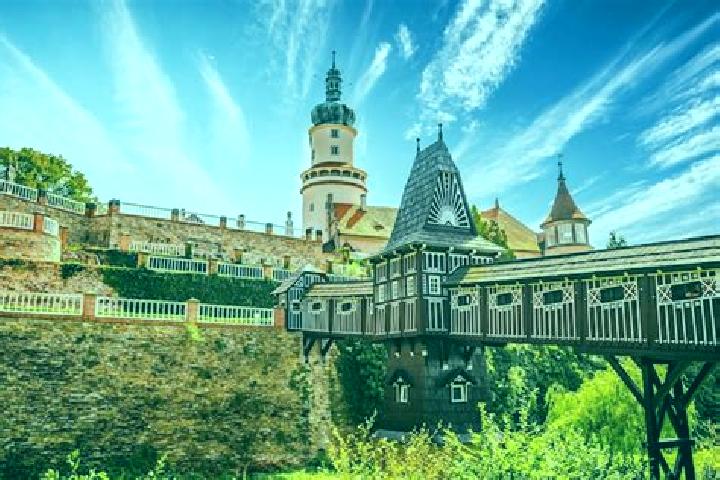 Escorts Teplice nad Metuji, Czech Republic — Local Companions