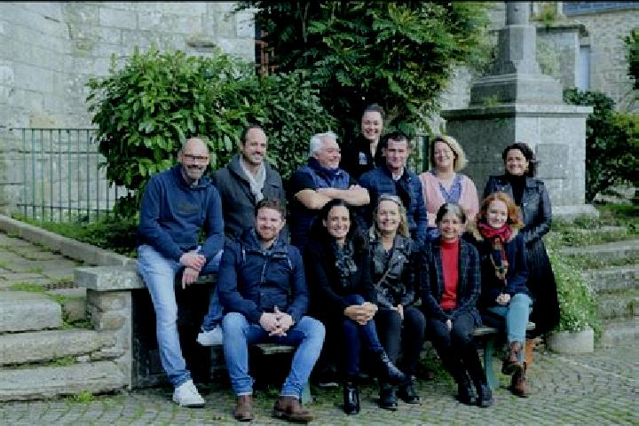 Escorts Theix, France — Local Companions