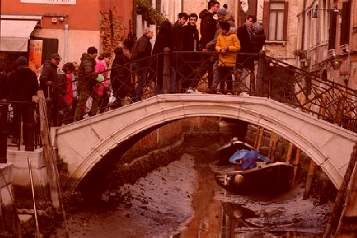 Escorts Ticengo, Italy — Local Companions
