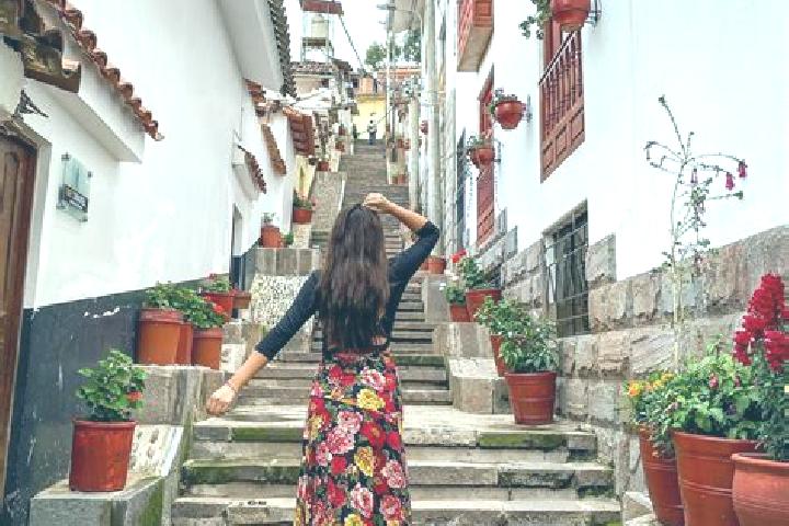 Escorts Tinyahuarco, Peru — Local Companions