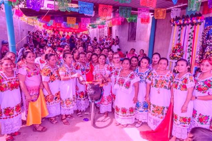Escorts Tixcuytun, Mexico — Local Companions