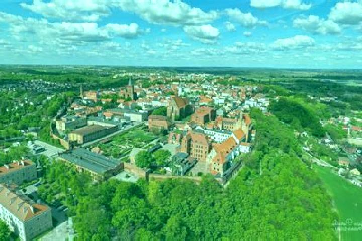 Escorts Tomaszowice, Poland — Local Companions