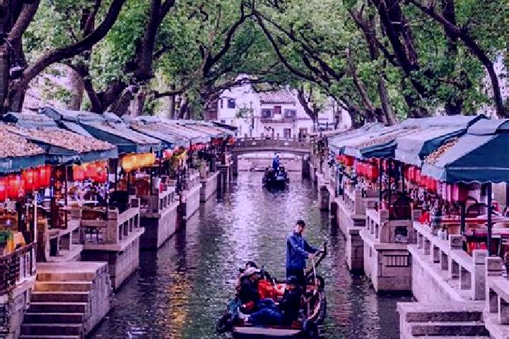 Escorts Tongli, China — Local Companions