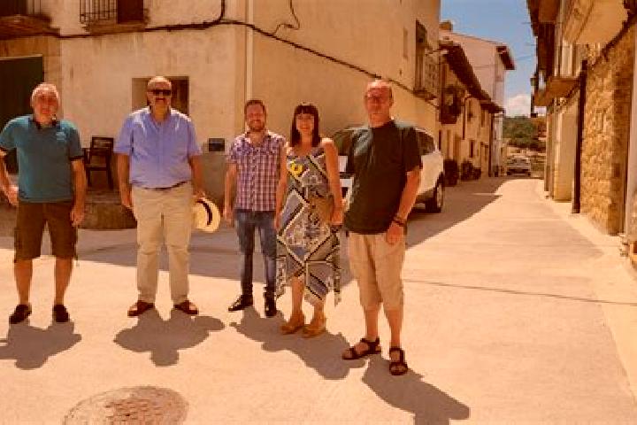 Escorts Torre de Arcas, Spain — Local Companions