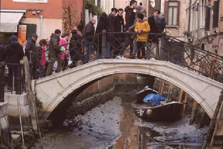 Escorts Tortora, Italy — Local Companions
