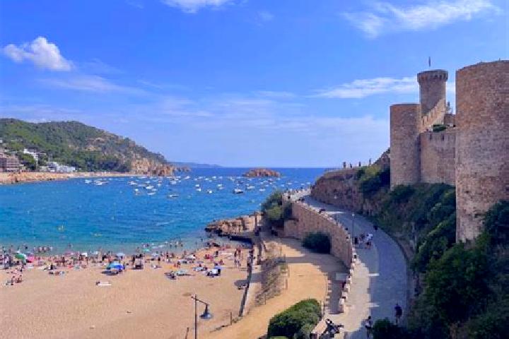 Escorts Tossa de Mar, Spain — Local Companions