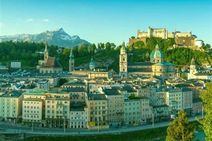 Escorts Treffen, Austria — Local Companions