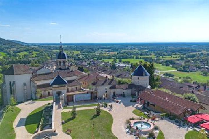 Escorts Treffort-Cuisiat, France — Local Companions