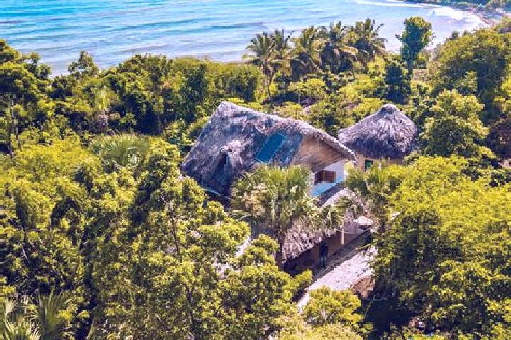 Escorts Trou du Nord, Haiti — Local Companions