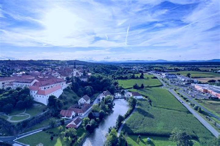 Escorts UEbersbach, Austria — Local Companions