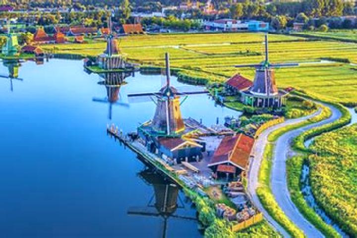 Escorts Uitgeest, Netherlands — Local Companions
