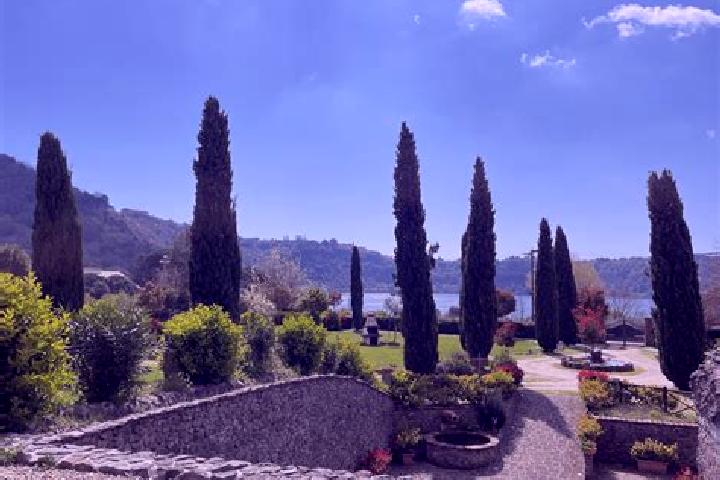 Escorts Uliveto Terme, Italy — Local Companions
