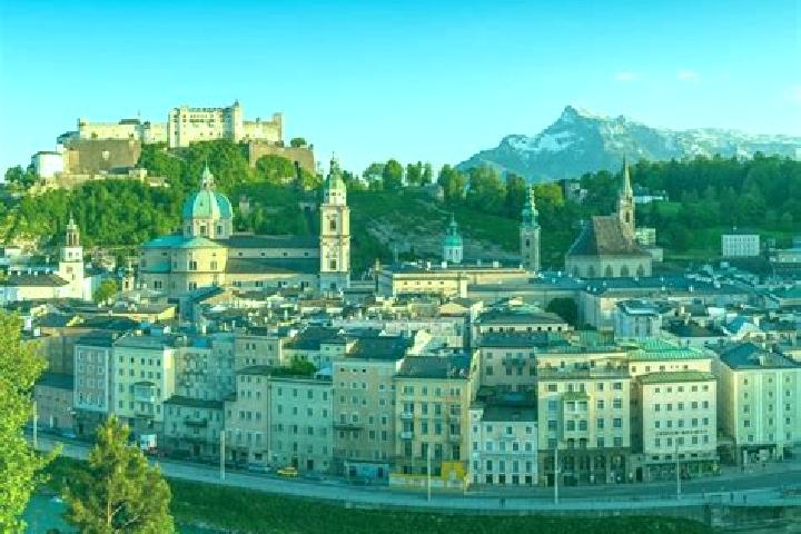 Escorts Unterneuberg, Austria — Local Companions
