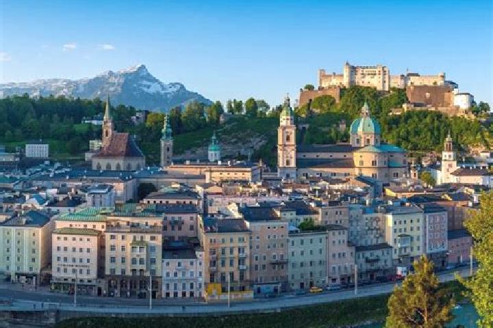 Escorts Unterstinkenbrunn, Austria — Local Companions