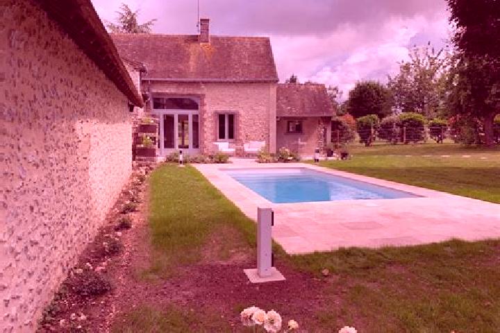 Escorts Val-de-Reuil, France — Local Companions