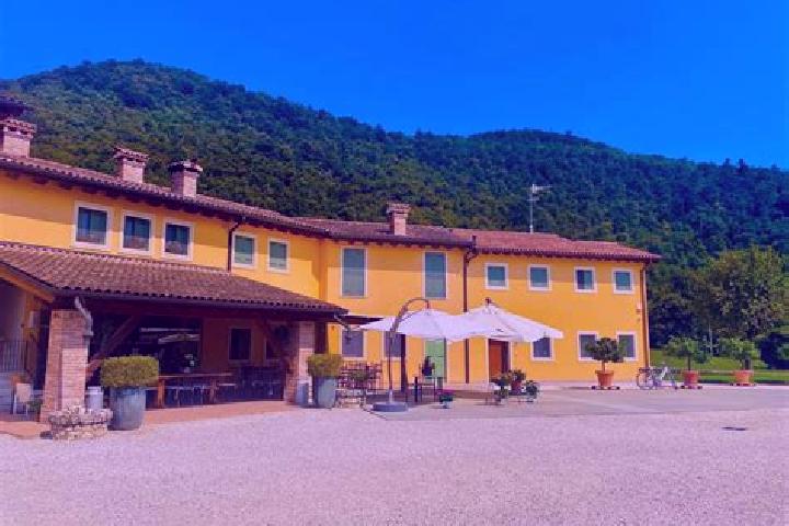 Escorts Val della Torre, Italy — Local Companions