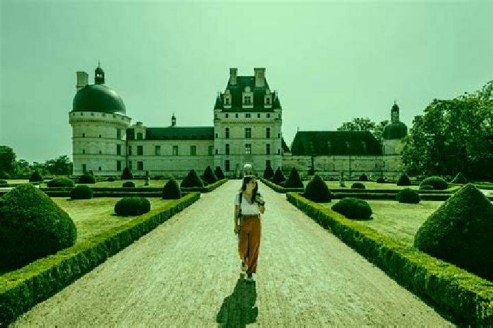 Escorts Valencay, France — Local Companions