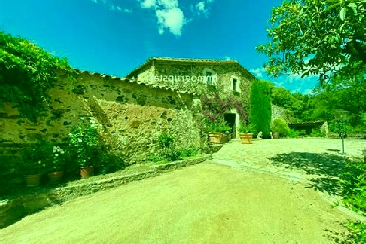 Escorts Vall-Llobrega, Spain — Local Companions