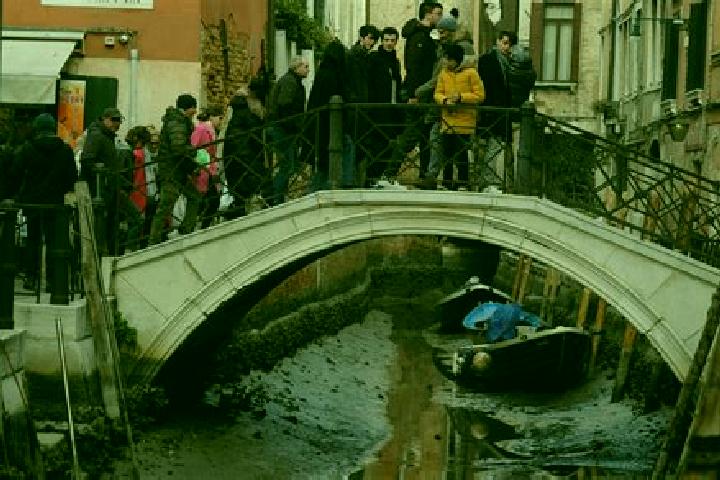 Escorts Vallata, Italy — Local Companions