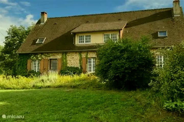 Escorts Varennes-les-Narcy, France — Local Companions