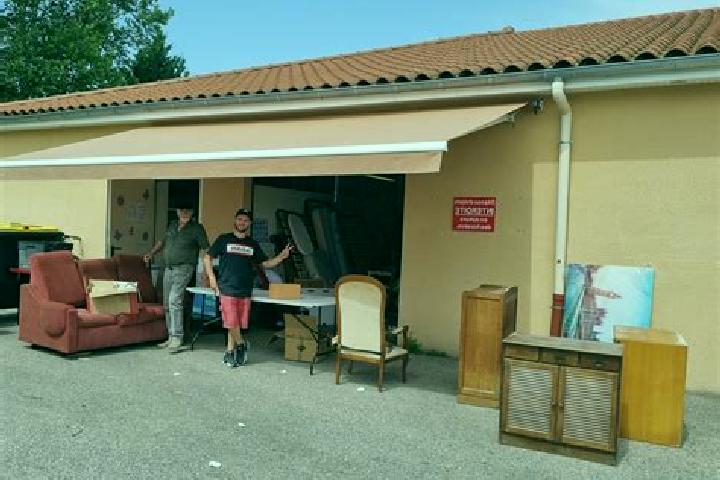 Escorts Veauchette, France — Local Companions