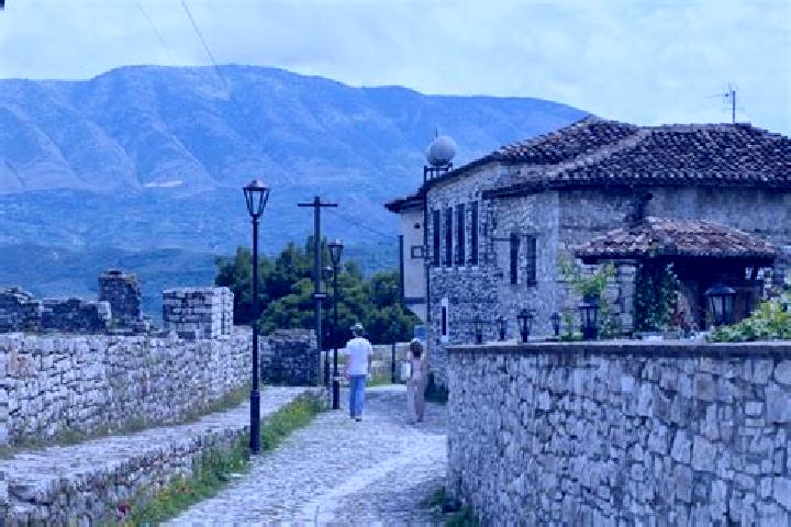 Escorts Veleshnje, Albania — Local Companions