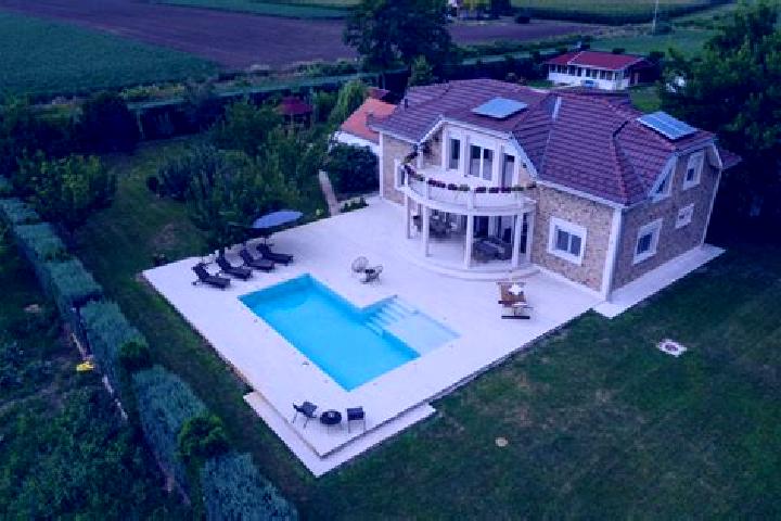 Escorts Velika Buna, Croatia — Local Companions