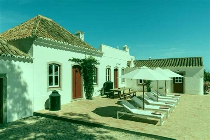 Escorts Venda do Pinheiro, Portugal — Local Companions