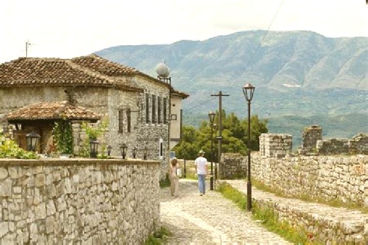 Escorts Vendresha e Vogel, Albania — Local Companions