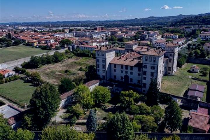 Escorts Vernio, Italy — Local Companions