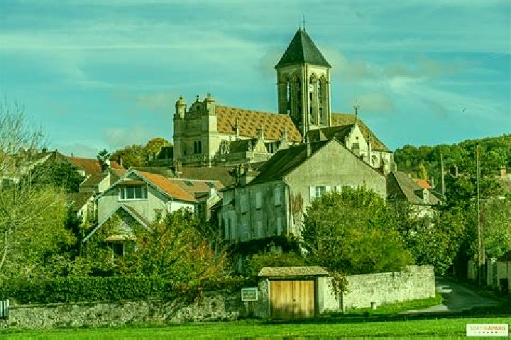 Escorts Vertheuil, France — Local Companions