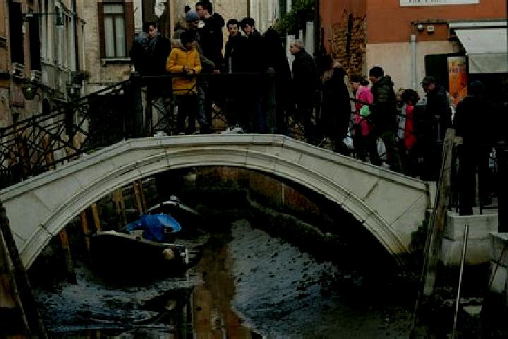 Escorts Vescovado, Italy — Local Companions
