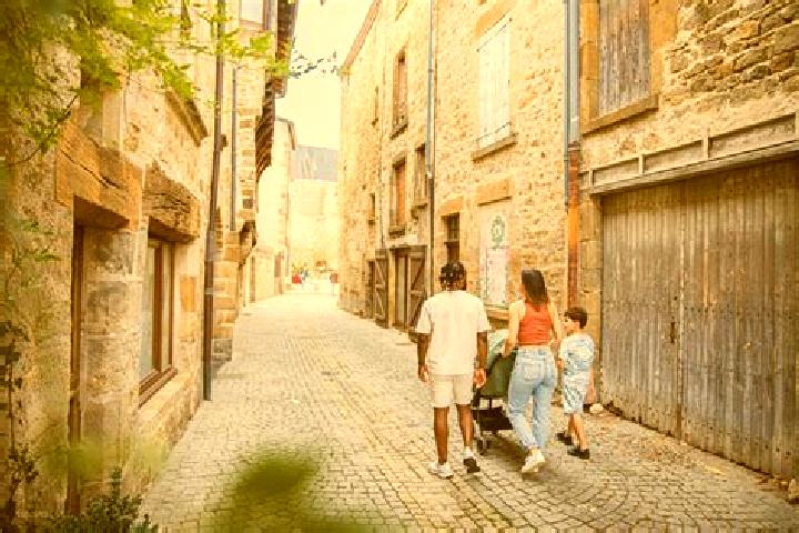 Escorts Vic-le-Comte, France — Local Companions
