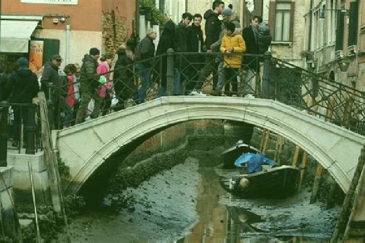 Escorts Viciomaggio, Italy — Local Companions