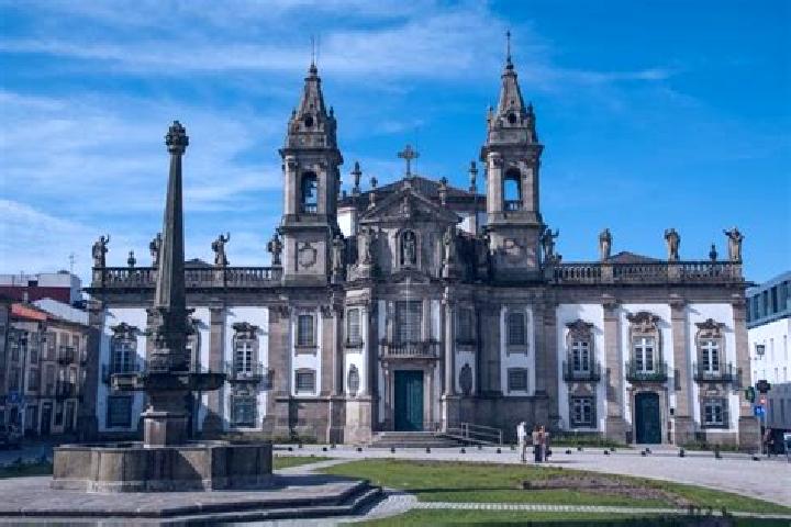 Escorts Vila Nova de Famalicao, Portugal — Local Companions