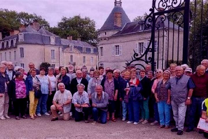 Escorts Villaines-sous-Malicorne, France — Local Companions