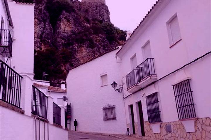 Escorts Villanueva de la Sierra, Spain — Local Companions