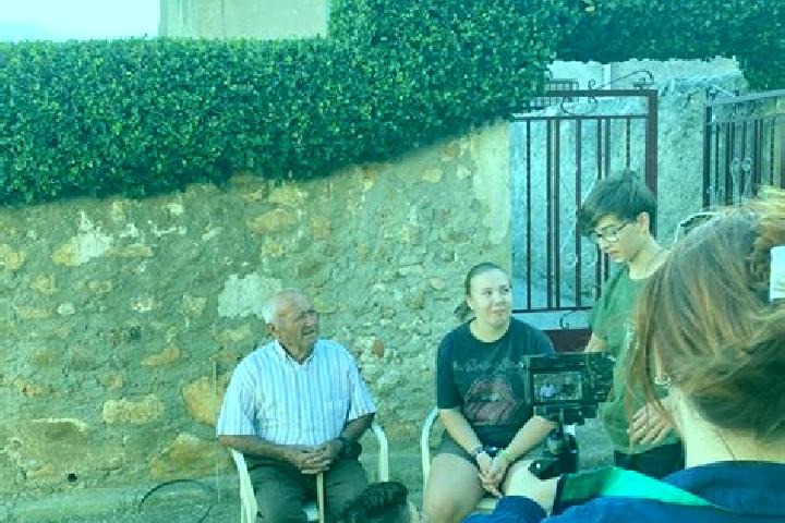 Escorts Villanueva del Rebollar, Spain — Local Companions
