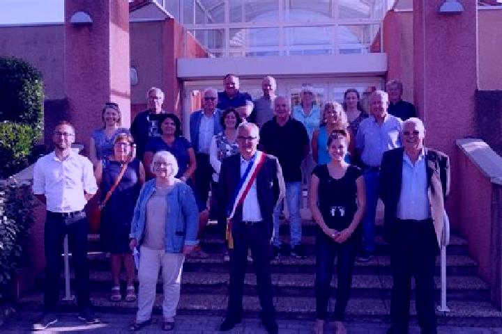 Escorts Villeneuve-les-Sablons, France — Local Companions