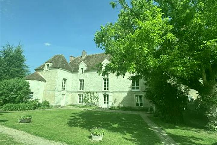 Escorts Villeneuve-sur-Bellot, France — Local Companions