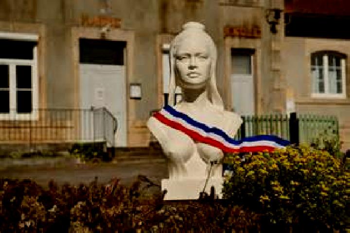 Escorts Villentrois, France — Local Companions