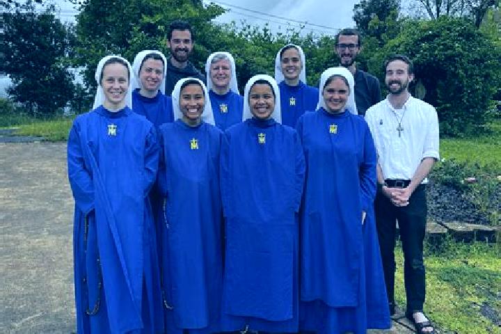 Escorts Villeroy, France — Local Companions