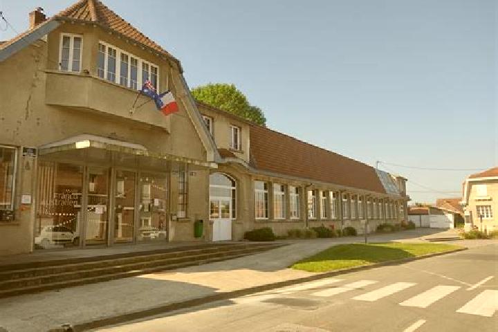 Escorts Villers-Bretonneux, France — Local Companions