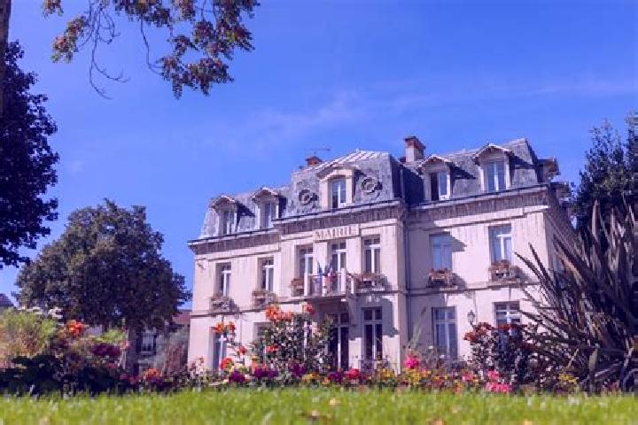 Escorts Villiers-sur-Marne, France — Local Companions
