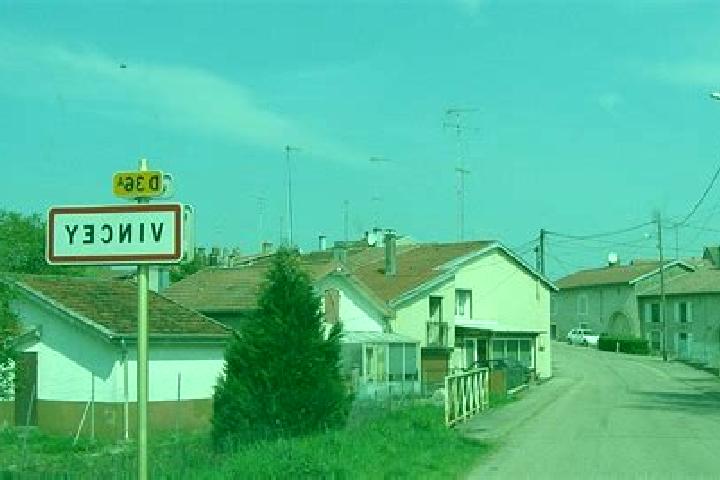 Escorts Vincey, France — Local Companions