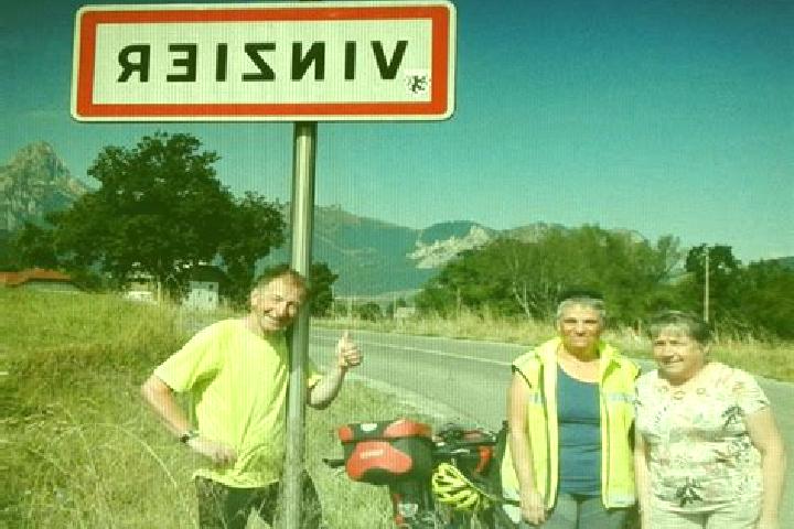 Escorts Vinzier, France — Local Companions