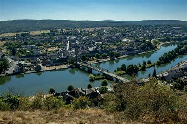Escorts Vireux-Wallerand, France — Local Companions