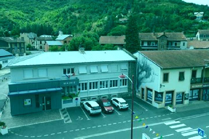 Escorts Viviez, France — Local Companions