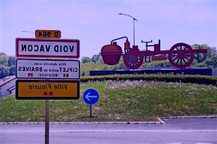 Escorts Void-Vacon, France — Local Companions